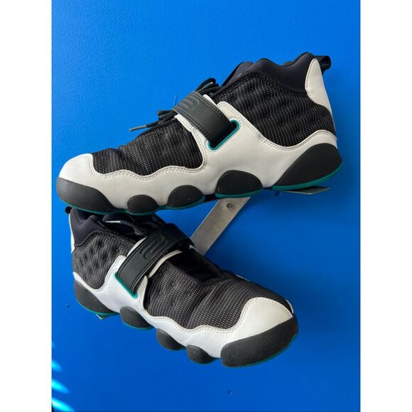 Jordan Black Cat Black Turbo Green size 10.5 men - Picture 2 of 6